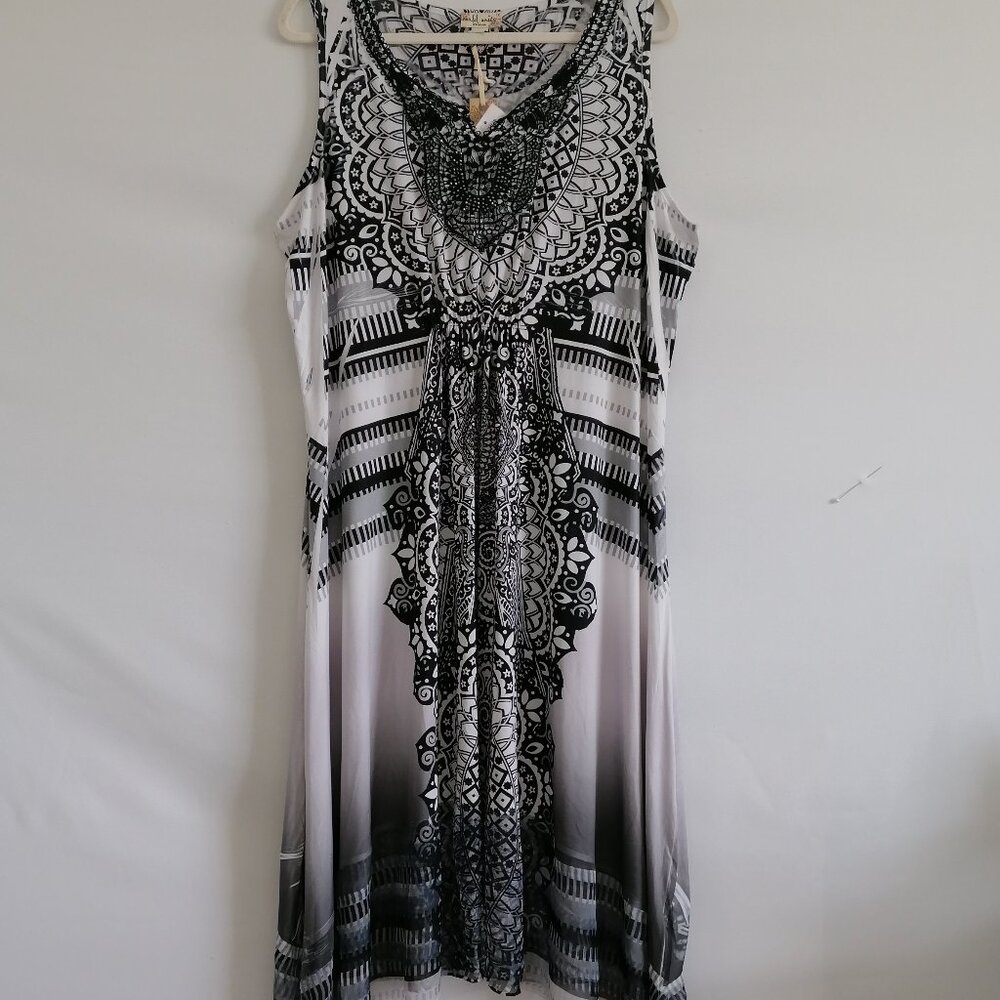 NWT World Unity Womens White Black Asymmetrical Hem Floral Witchy Maxi Dress 1X